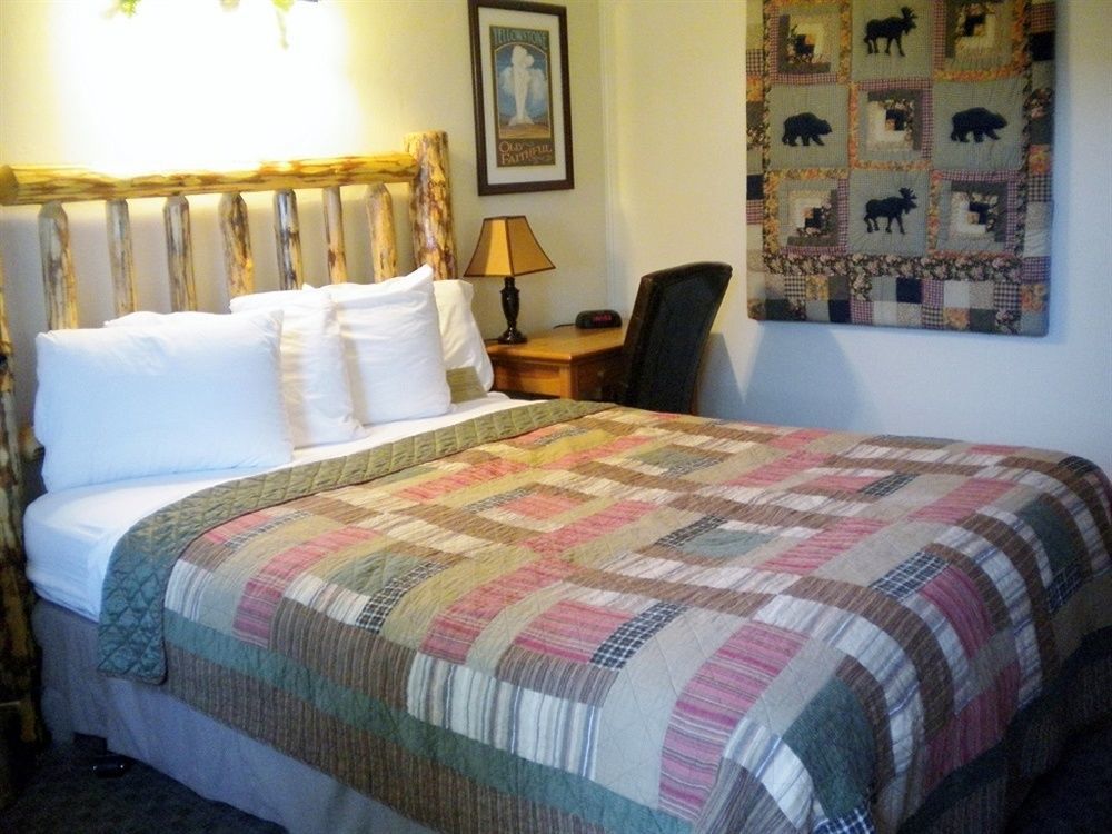Moose Creek Inn West Yellowstone Eksteriør billede