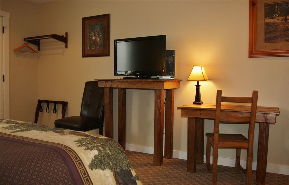 Moose Creek Inn West Yellowstone Eksteriør billede
