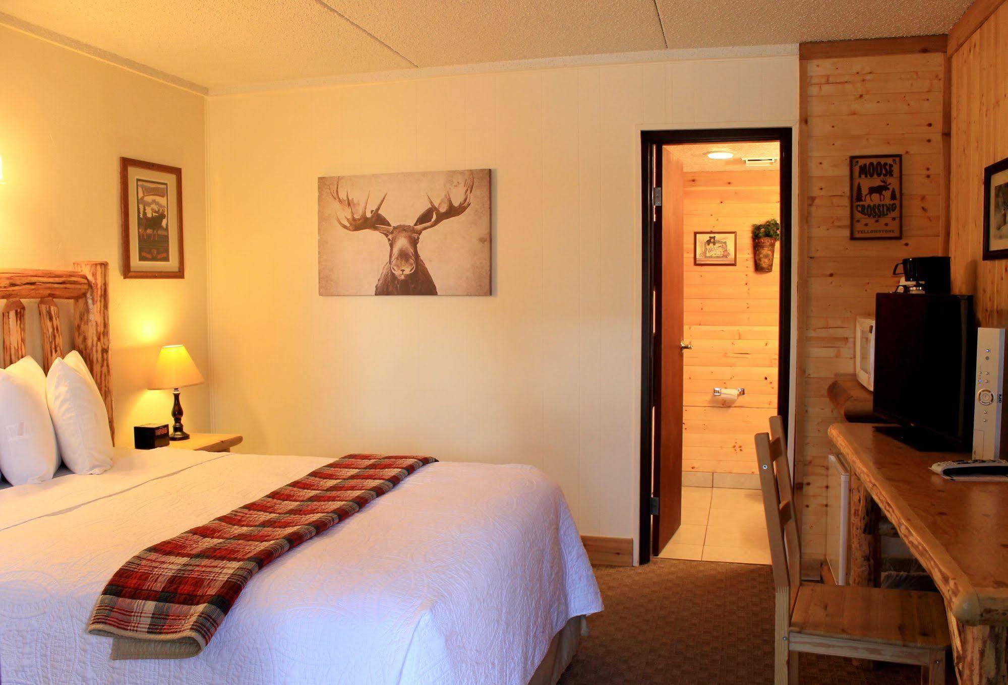 Moose Creek Inn West Yellowstone Eksteriør billede
