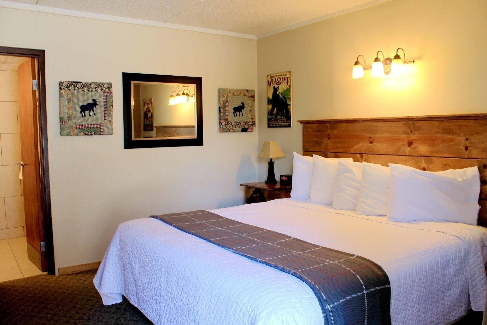 Moose Creek Inn West Yellowstone Eksteriør billede