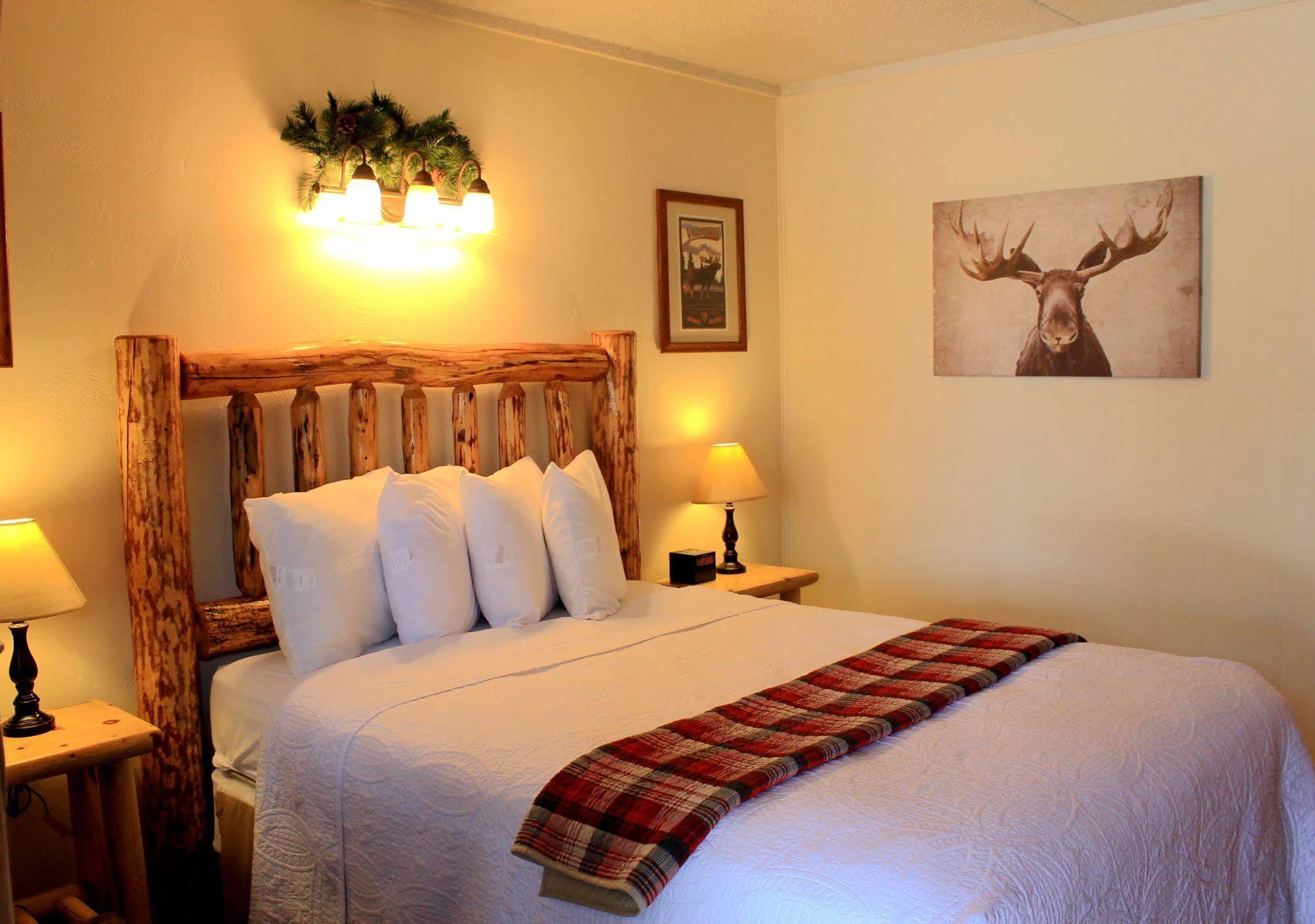 Moose Creek Inn West Yellowstone Eksteriør billede