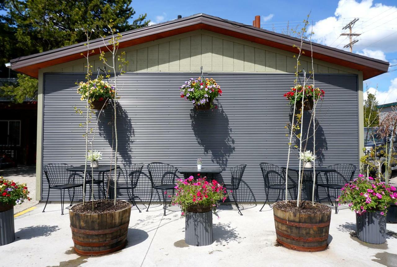 Moose Creek Inn West Yellowstone Eksteriør billede